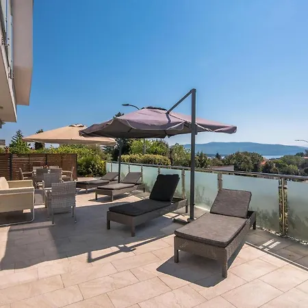 Beautiful In Krk W/ Outdoor Swimming Pool And 2 Bedrooms *