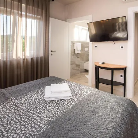Appartamento Beautiful In Krk W/ Outdoor Swimming Pool And 2 Bedrooms
