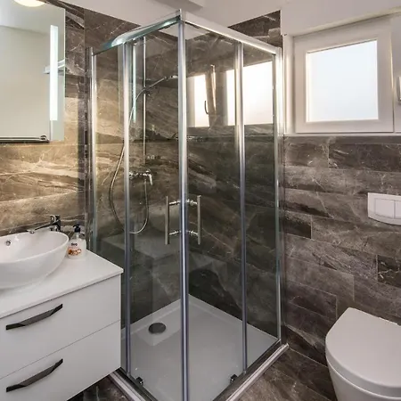 Beautiful In Krk W/ Outdoor Swimming Pool And 2 Bedrooms Appartamento