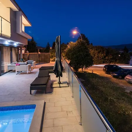 Beautiful In Krk W/ Outdoor Swimming Pool And 2 Bedrooms * Krk Town