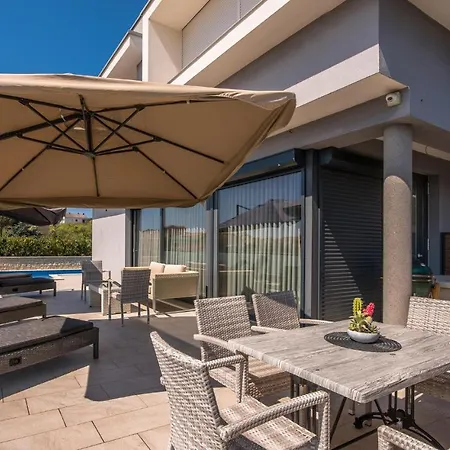Beautiful In Krk W/ Outdoor Swimming Pool And 2 Bedrooms * Krk Town